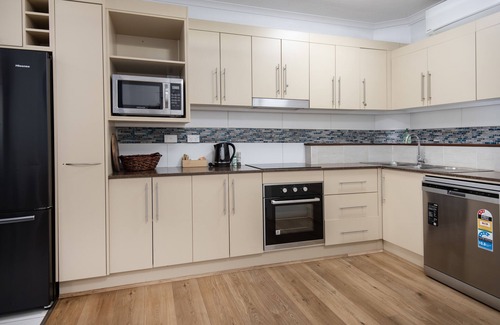 Yorkeys Knob Apartment | Golden Sands Beachfront Apartment Resort
