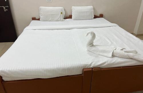 Katpadi Hotel | Golden stayz Inn