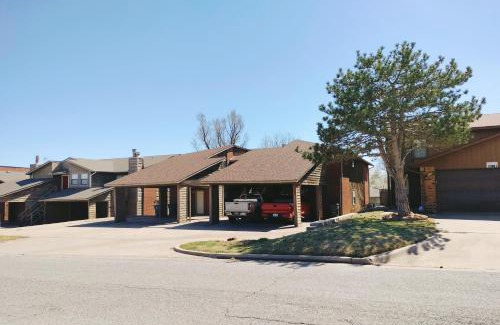 Lawton Apartment | Golden Sunflower's Apt A