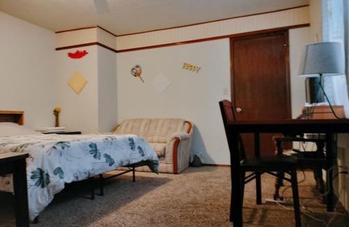 Lawton Apartment | Golden Sunflower's Apt B1