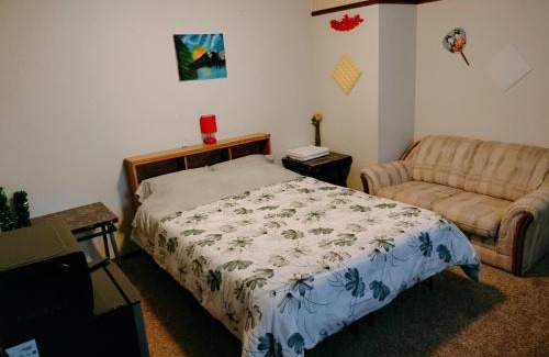 Lawton Apartment | Golden Sunflower's Apt B1