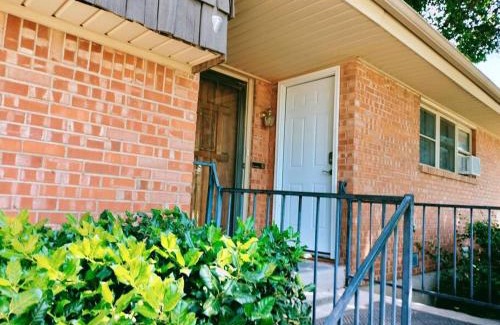 Lawton Apartment | Golden Sunflower's Apt G