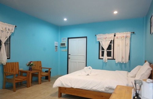 Suan Phueng Hotel | Golden View Resort