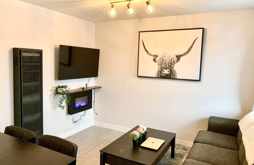 Golden Hotel | Golden View Suite - Cozy Downtown Private Suite