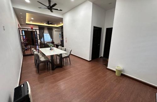 Bintulu Villa | Golden Villa Homestay