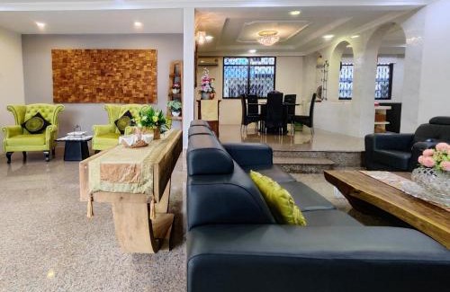 Sibu Villa | Golden Villa with 5 Rooms