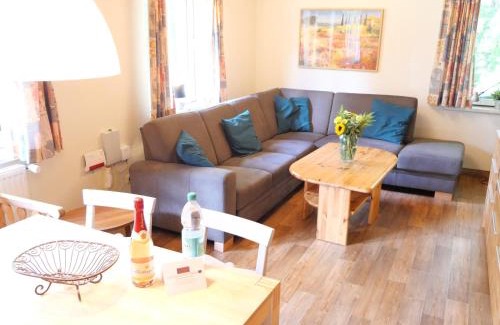 Klein Labenz House | "Goldenes Haus am See mit Boot"
