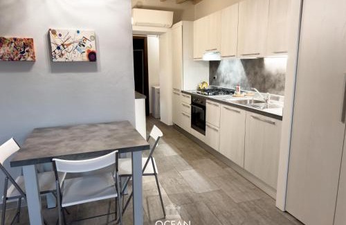 Old Town Apartment | GoldenSuitesItaly I Moderno Monolocale in Centro Storico Mantova
