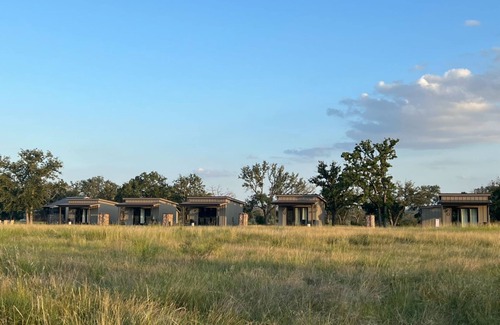 Stonewall Cabin | Goldstone/Casita #6 - Private Porch, Luxury, Country Feels, Walk to Wineries