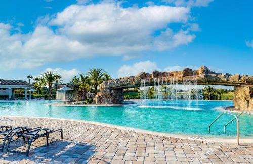 Lakewood Ranch Apartment | Golf and Spa Escape Chic Lakewood National Condo!