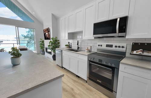 Kamloops House | Golf at Sage Brush : Lake Side House Rental at Nicola Lake