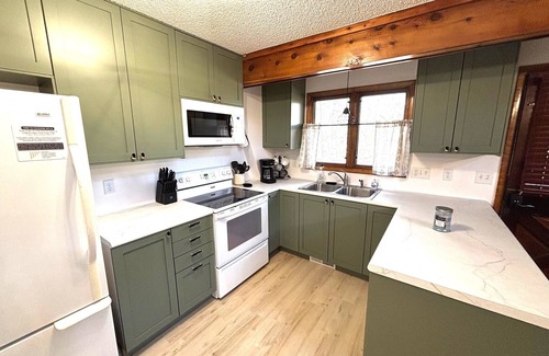 Breezy Point Cabin | Golf Cabin w/Ping-Pong!