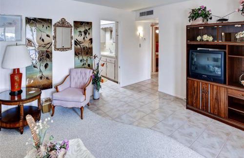 Sun City House | Golf Course and Pool Access Quaint Sun City Home