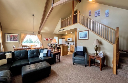 Red Lodge House | Golf Course Condo - Spacious 3 Bed, 3 Bath Condo with Hot tub, Sauna, & Pool