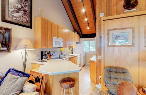 Big Sky Meadow Village Condo | Golf course condo with WiFi, fireplace - access to pool & hot tub