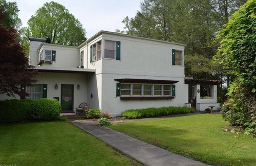 Mount Airy House | Golf course vews, pond and a relaxing yard for your family