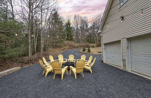Cresco House | GOLF,Firepit,Hottub,Linens,Casino,Camelback,Kalahari Park!