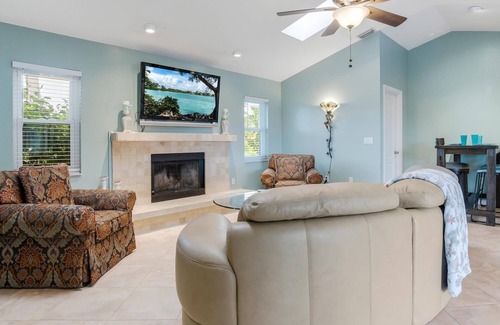 Pebble Beach House | Golf, Freshwater Pond, Pool & Huttub - The Happy Bunker- Roelens Vacations