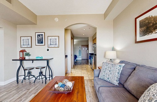 Wisconsin Dells Condo | Golf-front modern condo with fireplace, balcony, & golf course views