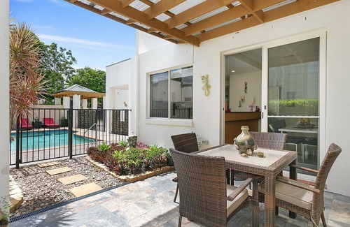 Robina House | Golf Home Paradise