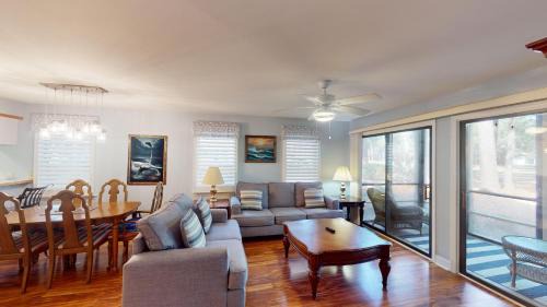 Pawleys Island House | Golf Lover's Haven Modern One-Bedroom Suites