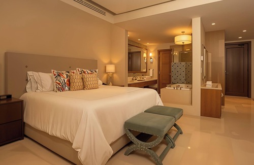 Los Cangrejos II y III Hotel | Golf, Spa and Beachfront Luxury