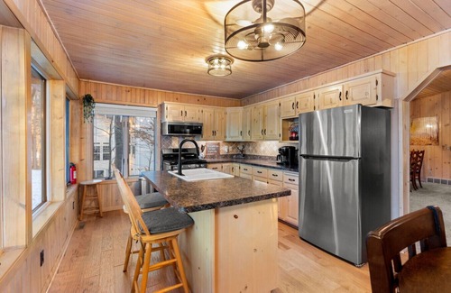 Danbury House | Golf UTV 4 Kings in Voyager Village on airstrip