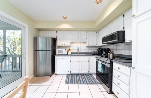 Spinnaker Beachhouses House | Golf Views! Screened Porch! Close to Beach, Pools, Golf, Dining! Amenity Cards! 2 Dogs!