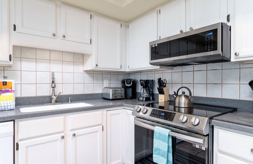 Spinnaker Beachhouses House | Golf Views! Screened Porch! Close to Beach, Pools, Golf, Dining! Amenity Cards! 2 Dogs!