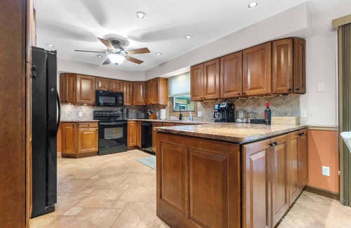 Rockford House | Golfer's Retreat *hot tub* *arcade* *spa*
