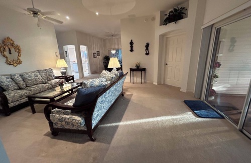Springdale House | Golfers Paradise! 3-bedroom with a lake view, on the golf course in The Villages