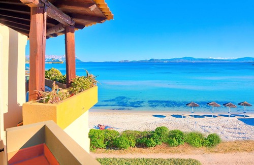 Golfo Aranci Apartment | Golfo Aranci - apartment for 6 people, directly on the beach, with terrace and sea-view