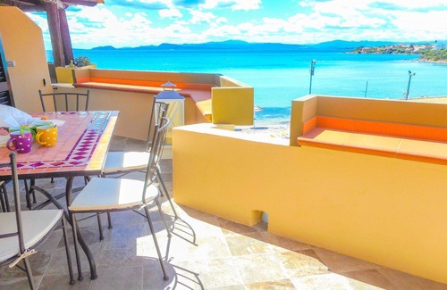 Golfo Aranci Apartment | Golfo Aranci - apartment for 6 people, directly on the beach, with terrace and sea-view