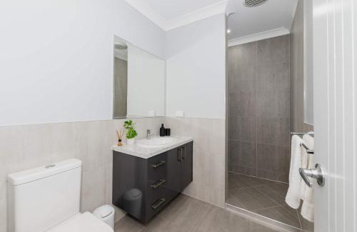 Rosslea Apartment | Golfview Retreat
