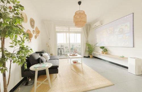 Weiyang Apartment | Gongxi Homestay Bell Tower Big Wild Goose Pagoda Tangcheng Terra Cotta Warriors6 metro away from Xian North Railway Station 3 minutes walk to Line 2 100 inch projection free trial service