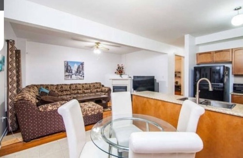 Brampton House | Good closer to Pizaa, grocery, bus stop