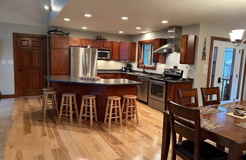 Hazelhurst House | Good Life Cabin @ Willow Flowage