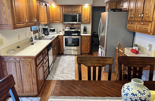 Lincoln House | "Good Life Getaway–3BR/3BA home in central Lincoln! Park, game room & bar!"