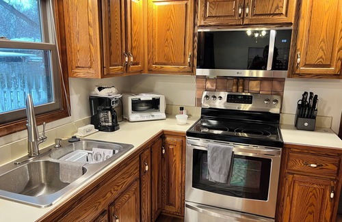Lincoln House | "Good Life Getaway–3BR/3BA home in central Lincoln! Park, game room & bar!"