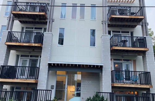 Ottawa Division Apartment | Good location in Ottawa. Parking available. We speak your language. Transfer