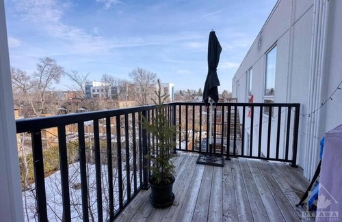Ottawa Division Apartment | Good location in Ottawa. Parking available. We speak your language. Transfer