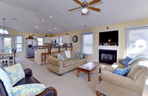 Duck House | "Good Tides" Oceanside beach house with private heated pool & hot tub, Duck, NC