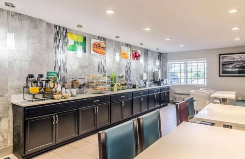 West Central Westminster House | Good value and friendly service near 1stBank Center!