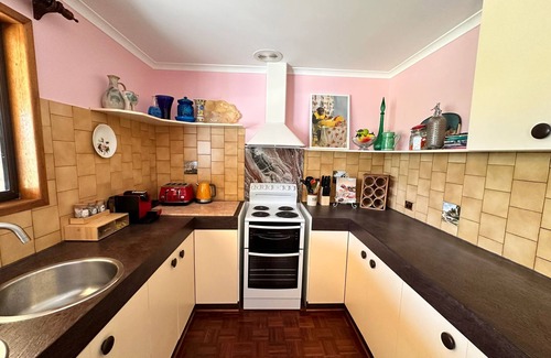 Innes Park House | Good vibes in a 80's themed seaside oasis