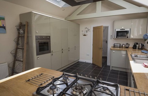 Dartmouth Cottage | GOODER HOUSE, pet friendly, with a garden in Dartmouth