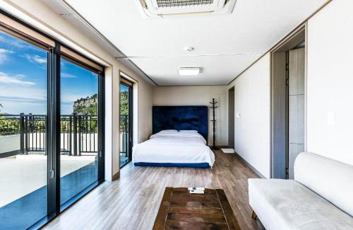 Jungmun House | Goraesu Pension