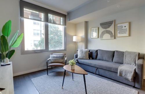 Clarendon Apartment | Gorgeous 1 Bedroom At Clarendon With Gym and Rooftop