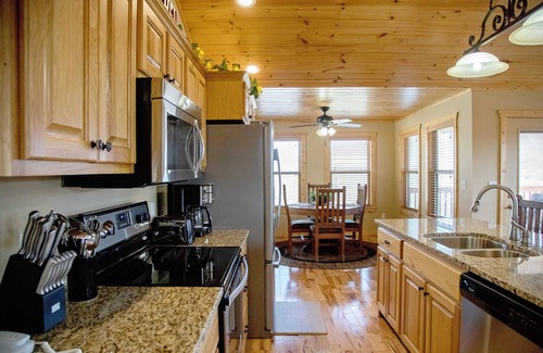 Wears Valley House | GORGEOUS 1 Bedroom Cabin W/Killer Mountain Views Only 25ft From GSMNP Boundry