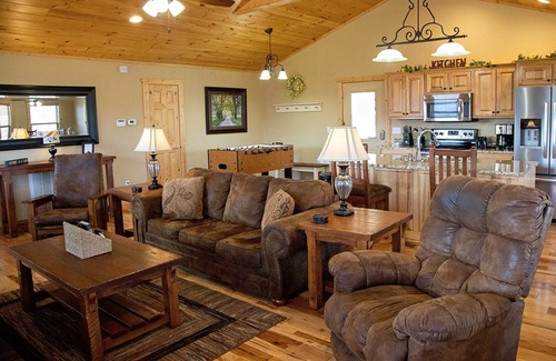 Wears Valley House | GORGEOUS 1 Bedroom Cabin W/Killer Mountain Views Only 25ft From GSMNP Boundry