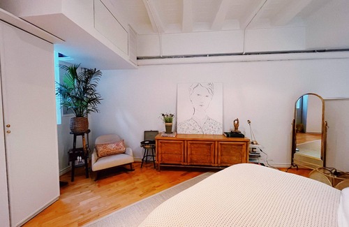 Regent Park Apartment | Gorgeous 1 Bedroom Loft in the heart of Toronto!